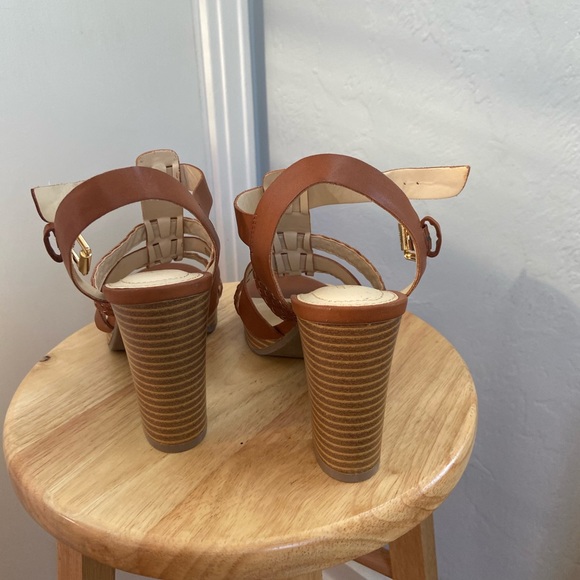 Chunky Heels - Picture 2 of 3